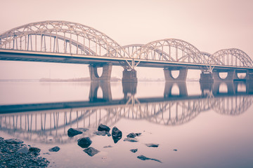 Fototapeta premium Neue Darnytskyibrücke in Kiew/ Ukraine.