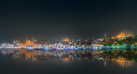 Fototapeta na wymiar Istanbul skyline from Galata bridge by night