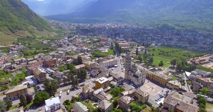 Aerial 4k - Tirano - Valtellina (IT) - Vista della Citt&agrave; e del Santuario della Beata Vergine 