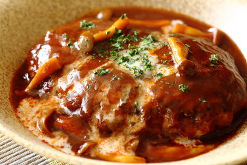 煮込みハンバーグ