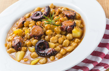 Garbanzos y pulpo