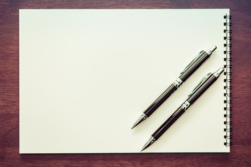 スケッチブックとペン