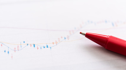 株価のチャートとペン