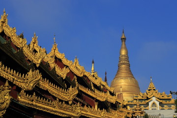 Fototapeta premium Shwedagon Paya pagoda Myanmer famous sacred place and tourist attraction landmark,Yangon, Myanmar