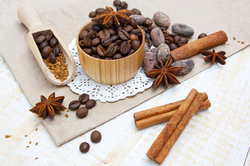 scoop with coffee beans