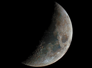 Natural colors of our Moon (waxing crescent). 
Colori naturali della nostra Luna (crescente).