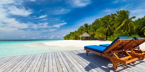 Foto op Plexiglas sun lounger bed on jetty in front of paradise island and beach / Sonnenliege auf Steg vor Insel Paradies mit Traumstrand Strand © stockphoto-graf