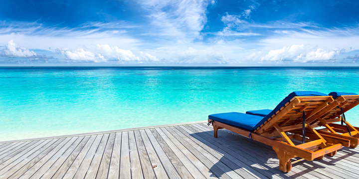 sun lounger bed on jetty in front of paradise ocean beach / Sonnenliege auf Steg vor t&uuml;rkis farbenen Meer Paradies mit Traumstrand 