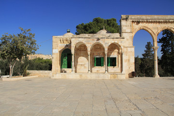 Fototapeta na wymiar Arched colonnade and small building along the square on the Temple Mount in Jerusalem, Israel.