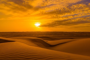 Fototapeta na wymiar Sunrise in der Wüste von Oman