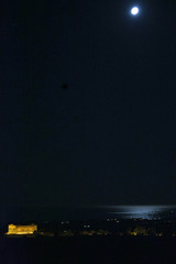 Vista Tempio della Concordia in notte di luna piena in agosto.