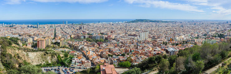 Fototapeta na wymiar Panoramic view from Turo del Rovira in Barcelona, Spain