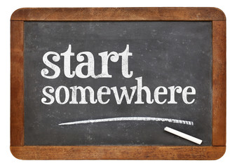 Obraz premium Start somewhere blackboard sign