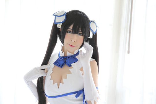 Hestia Cosplay Portrait Girl in White Theme