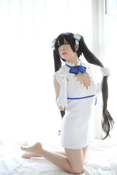 Hestia Cosplay Portrait Girl in White Theme