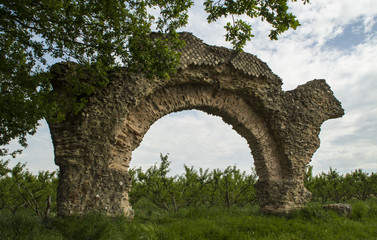 Fototapeta na wymiar Aqueduc du Gier - Chaponost - Rhône.