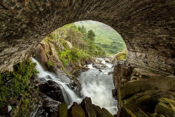 Obrazy na Plexi  Wodospad w Parku Narodowym Snowdonia, Walia, Wielka Brytania