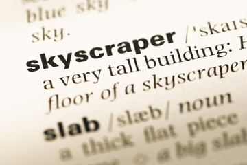 Obraz premium Close up of old English dictionary page with word skyscraper