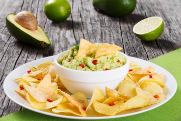 bowl of guacamole dip and potato chips