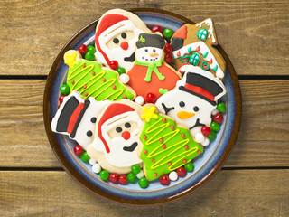 gingerbread cookies in plate.