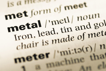 Obraz premium Close up of old English dictionary page with word metal