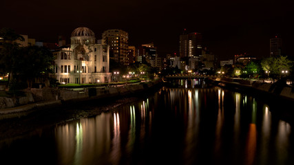 Fototapeta na wymiar River near the Hiroshima Peace Dome at night