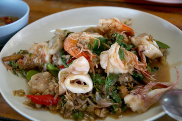 Spicy stir-fried shrimp and squid with pepper and ginger (Thai seafood)