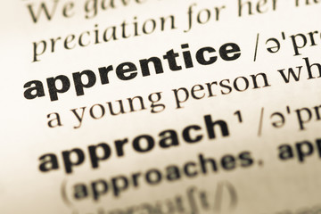 Obraz premium Close up of old English dictionary page with word apprentice