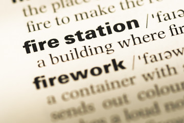 Obraz premium Close up of old English dictionary page with word fire station
