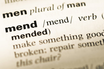 Obraz premium Close up of old English dictionary page with word mend