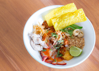 Noodle soup with soup on a wooden table.