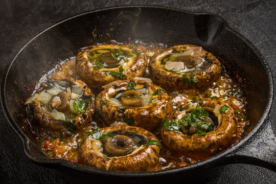 本格マッシュルームのアヒージョ　ajillo Oil firing of the mushroom