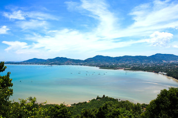 Obraz premium High angle view sea sky and seaside tourist town of Ao Chalong b