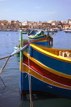 Luzzu, Fischerboot im Hafen von Marsaxlokk, Malta