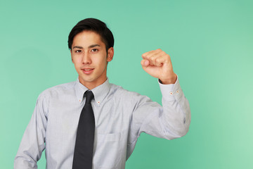 ガッツポーズのビジネスマン