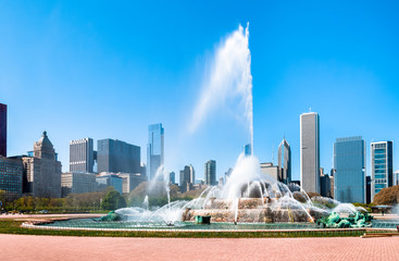 Buckingham Memorial Fountain in Grant Park and Chicago skyline on background.   © EleSi