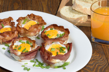 Bacon-Egg-Muffin Ei mit knusprigen Speck