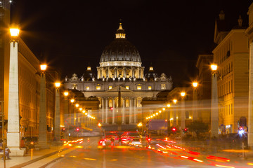 Fototapeta na wymiar Basilica of Saint Peter in Vatican in night