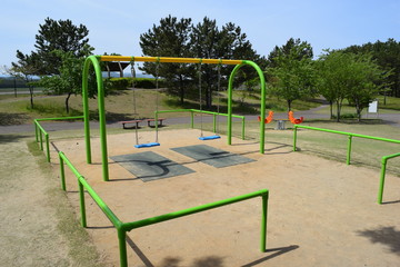 公園の遊具／山形県庄内平野の公園に設置された遊具を撮影した写真です。