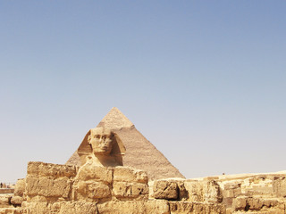 Fototapeta na wymiar The Sphinx and pyramid in Egypt