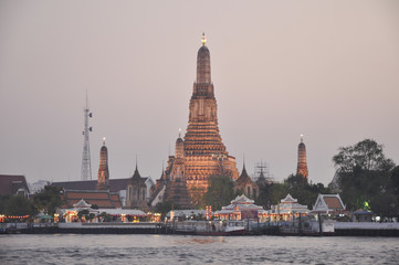 Wat Arun Rajwararam in bangkok twilight, thailand-january 28 : Wat Arun Rajwararam in bangkok twilight on january 28, 2015