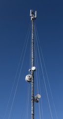 Obraz premium telecommunication towers with antennas on blue sky