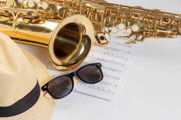 Obraz premium saxophone with musical notes