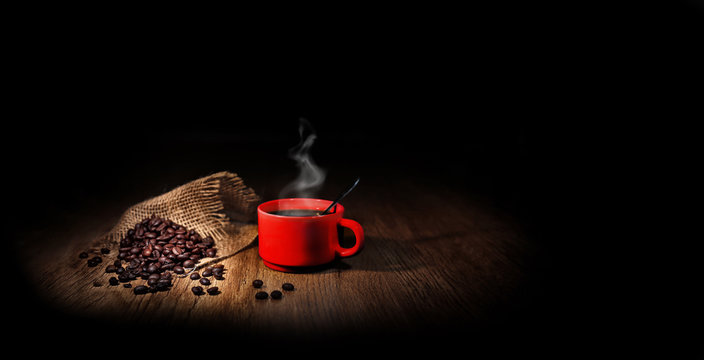 Fototapeta grains de café avec une tasse rouge