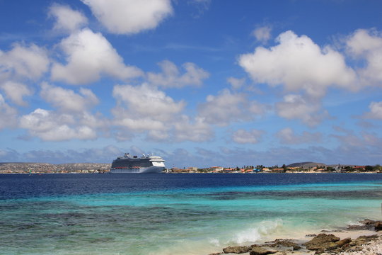 Cruise ships at Bonaire Kralendijk
