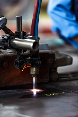 Flame cutting process by oxygen and acetylene cutting machine