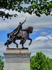 Obraz premium King Louis statue in Forest Park, St. Louis, MO