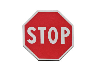Segnale stradale di stop su sfondo bianco 