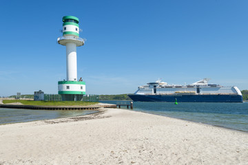 Fähre auf der Förde am Leuchtturm von Friedrichsort, Kiel, Sch