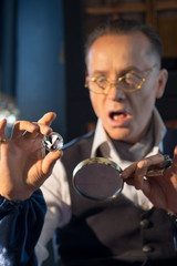 The jeweler sees big gem